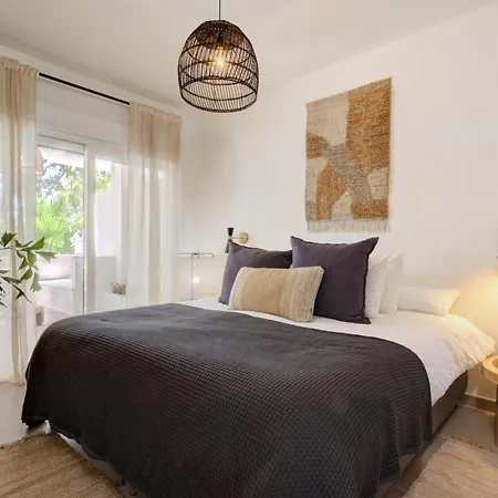 Astro Renovated & Seaview Apartment Estepona