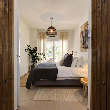 Astro Renovated & Seaview Apartment