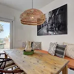 Astro Renovated & Seaview Апартаменты *