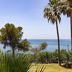 Апартаменты Astro Renovated & Seaview *