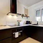 Апартаменты Astro Renovated & Seaview