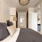 Astro Renovated & Seaview Апартаменты *