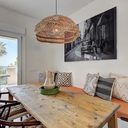 Astro Renovated & Seaview דירה *