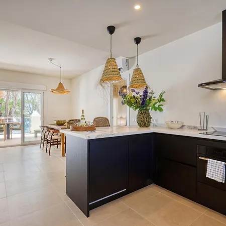 Astro Renovated & Seaview * אסטפונה