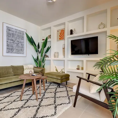 דירה Astro Renovated & Seaview אסטפונה